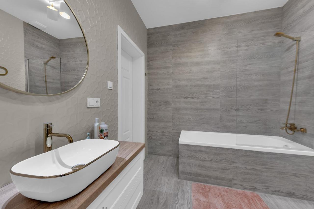 Polonia Apartment Centrum Z Miejscem Parkingowym Λοτζ Εξωτερικό φωτογραφία